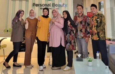 Kunjungan : Civitas AK Darussalam Kunjungi Personal Beauty Jember